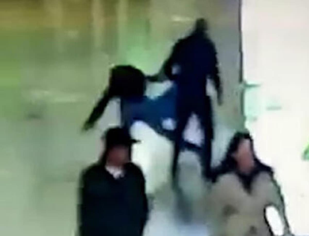 Ragazza israeliana accoltellata a Termini, il 24enne polacco nega: "Non sono io quella persona"