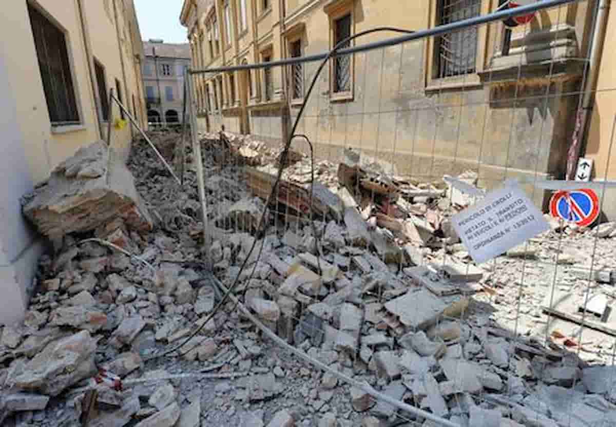 Mazzette sul sisma 2012, ricostruzione in mano alla ‘Ndrangheta, inchiesta in tre province: Mantova, Reggio, Modena, arresti choc, in manette architetti, imprenditori,ingegneri, bancari.