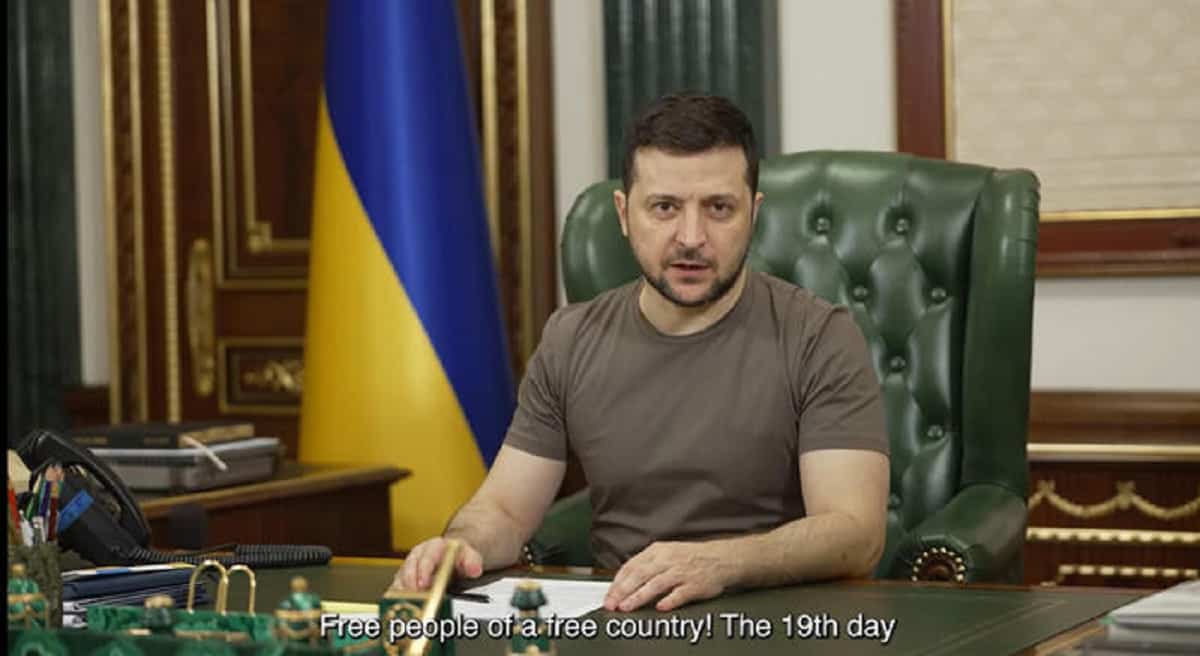 Zelensky a Sanremo, un'idea che stringe il cuore. Vespa a Venier: il mezzo è il messaggio