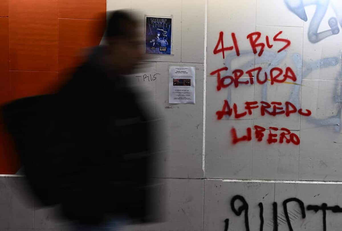 anarchici attentato bologna