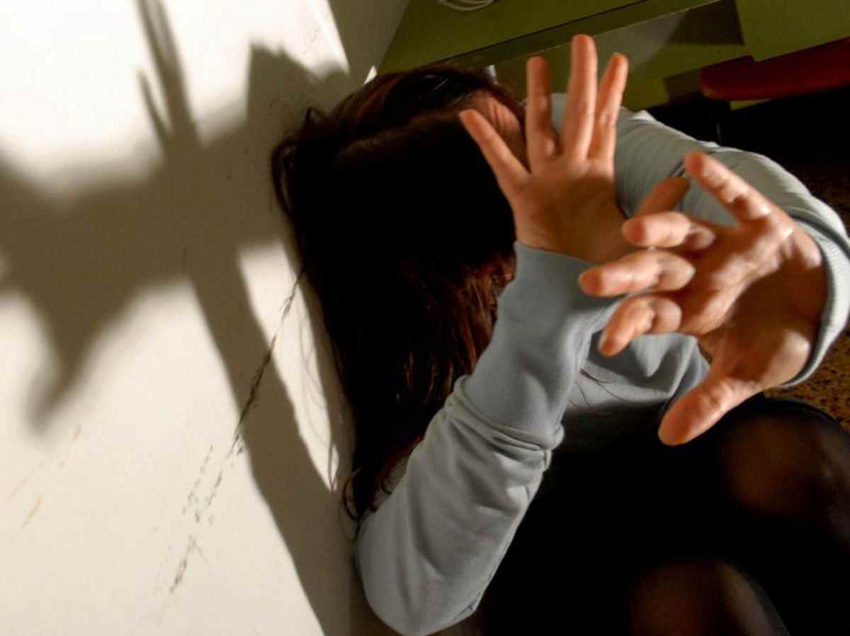 Calendario del sesso per i rapporti con la moglie: se diminuivano la minacciava, 40enne a processo