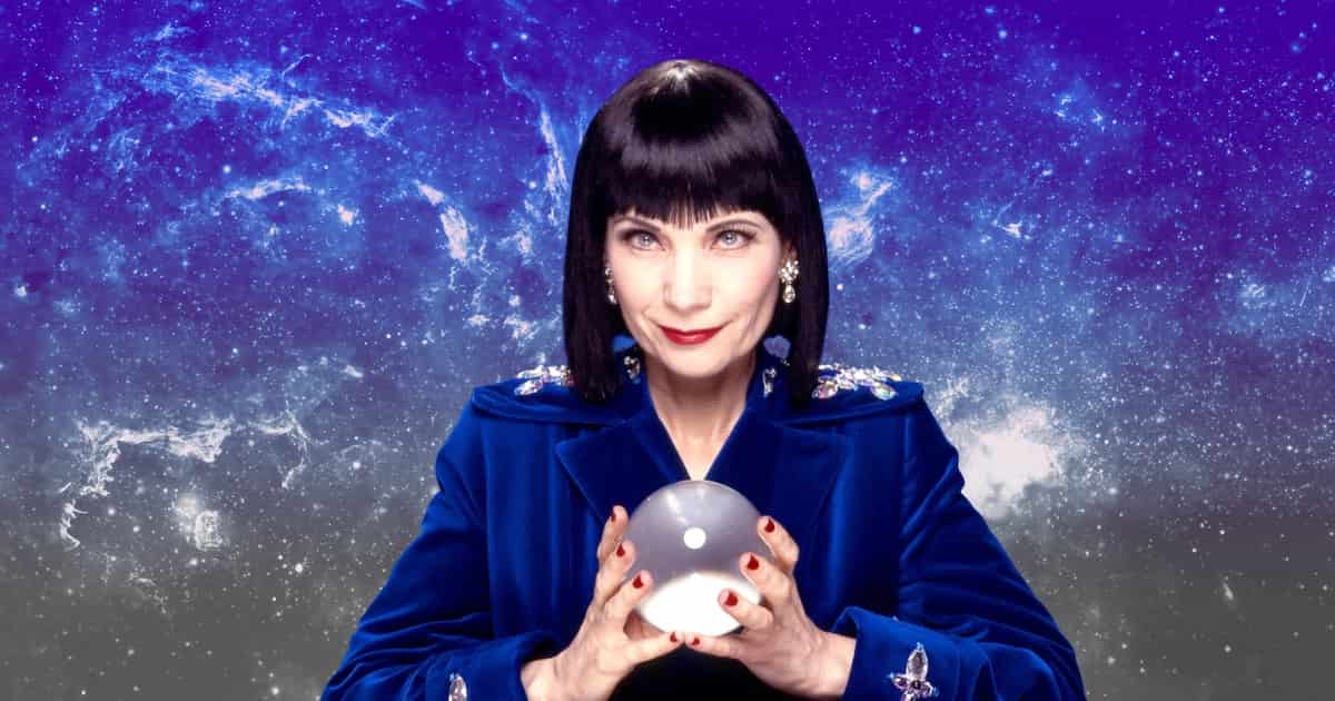 Astrologa inglese scrive l'ultimo oroscopo e muore: "In viaggio verso l'anima gemella", il marito morto 46 anni fa, scriveva sul giornale inglese più venduto