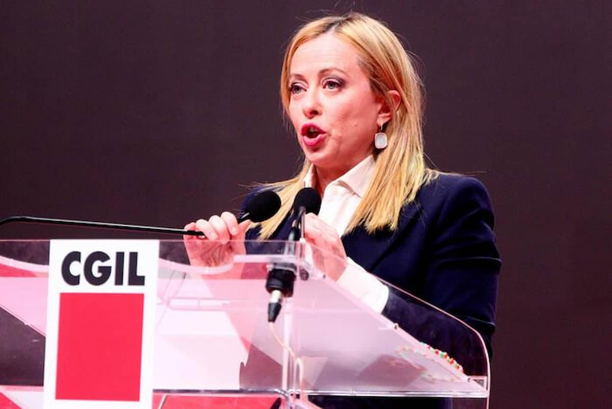 Meloni in casa di Landini al congresso CGIL: Bella ciao o ciao belli? lo diranno gli elettori al primo voto utile