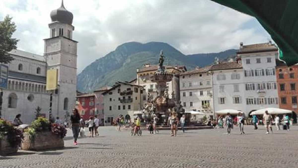 La denuncia di una madre: "In un hotel in Trentino spostati di tavolo perché mio figlio è disabile", foto d'archivio Ansa