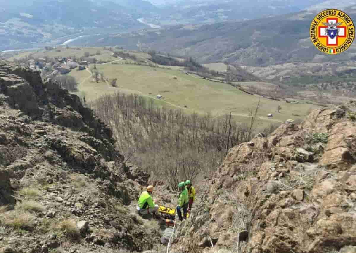 Precipita per 40 metri, foto Ansa