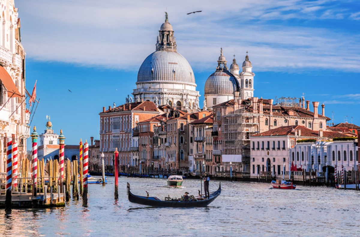 La classifica delle città dove si bestemmia di più, foto Ansa