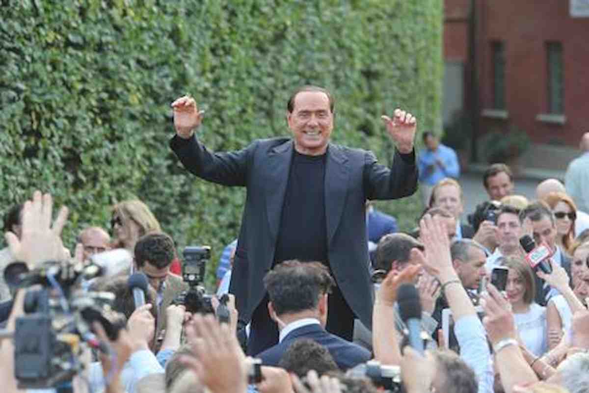 Berlusconi ha la leucemia mielomonocitica cronica, è trattabile e reagisce bene. In terapia intensiva per una polmonite