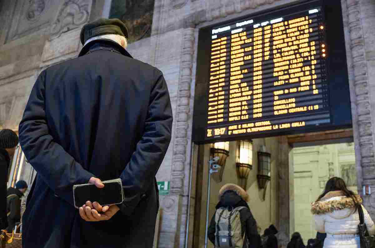 Trascinata in ascensore e picchiata: violentata 36enne alla stazione Centrale di Milano. Un fermo