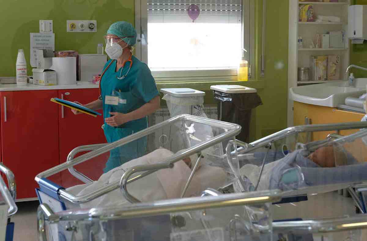 rubano-documenti-identità-scopre-figlia-a-sua-insaputa