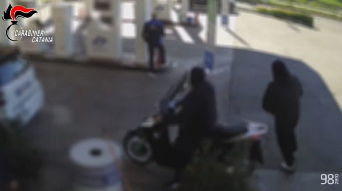 rapina distributore zio