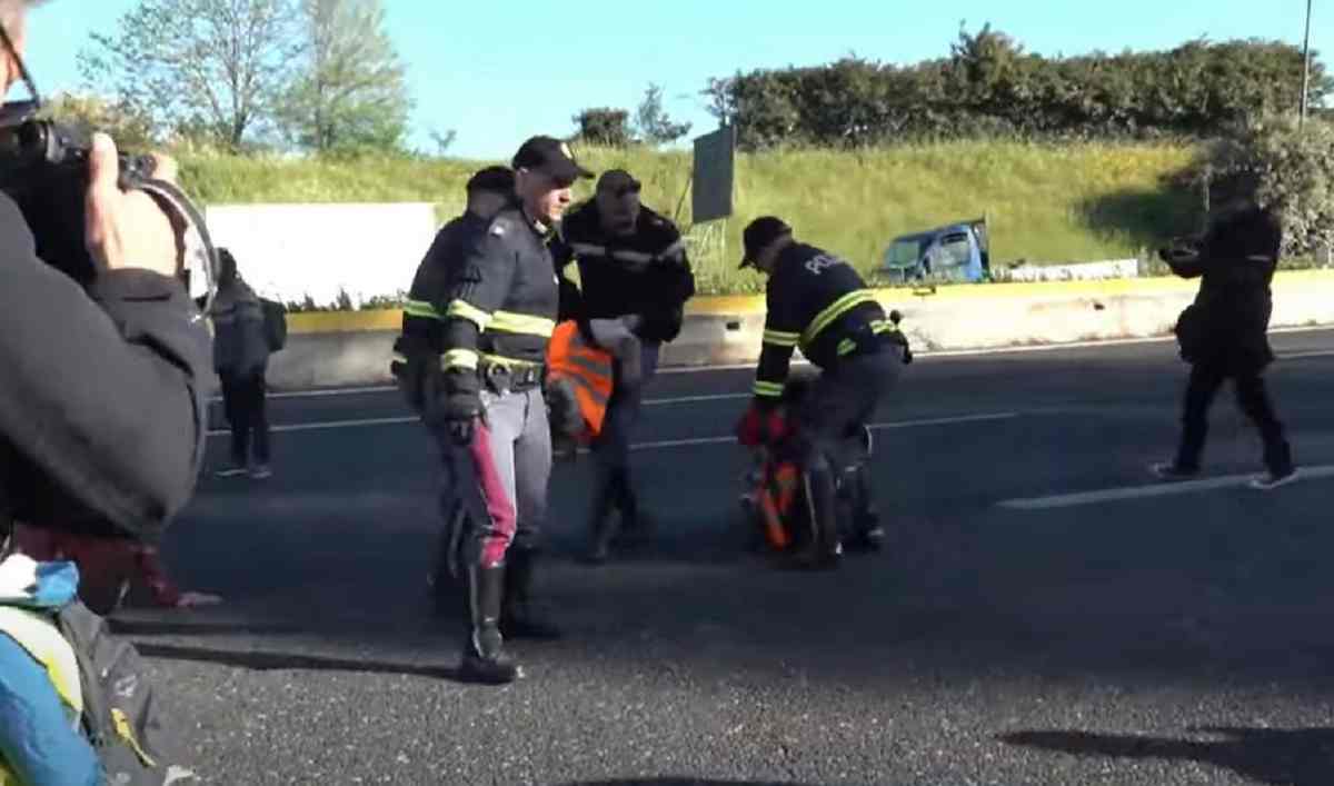 ultima-generazione-blocco-traffico-raccordo-anulare