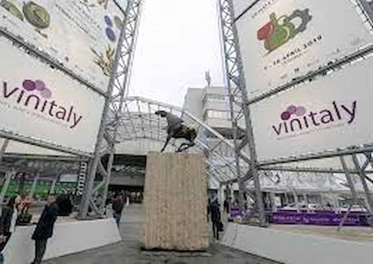 Vinitaly, l’eccellenza italiana in vetrina a Verona (2-5 aprile), nei padiglioni 4.000 aziende