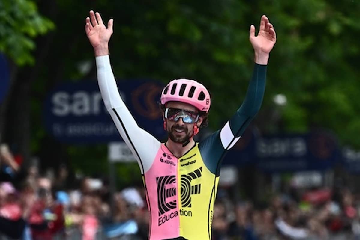 Giro d’Italia, vittoria a Fossombrone dell’irlandese Ben Healy, 22 anni, Leknessund sempre in maglia rosaGiro d’Italia, vittoria a Fossombrone dell’irlandese Ben Healy, 22 anni, Leknessund sempre in maglia rosa