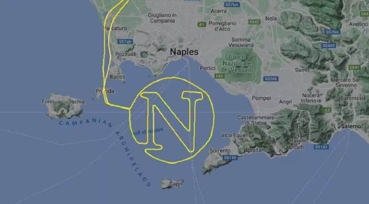 L'aereo che ha voluto festeggiare lo scudetto del Napoli