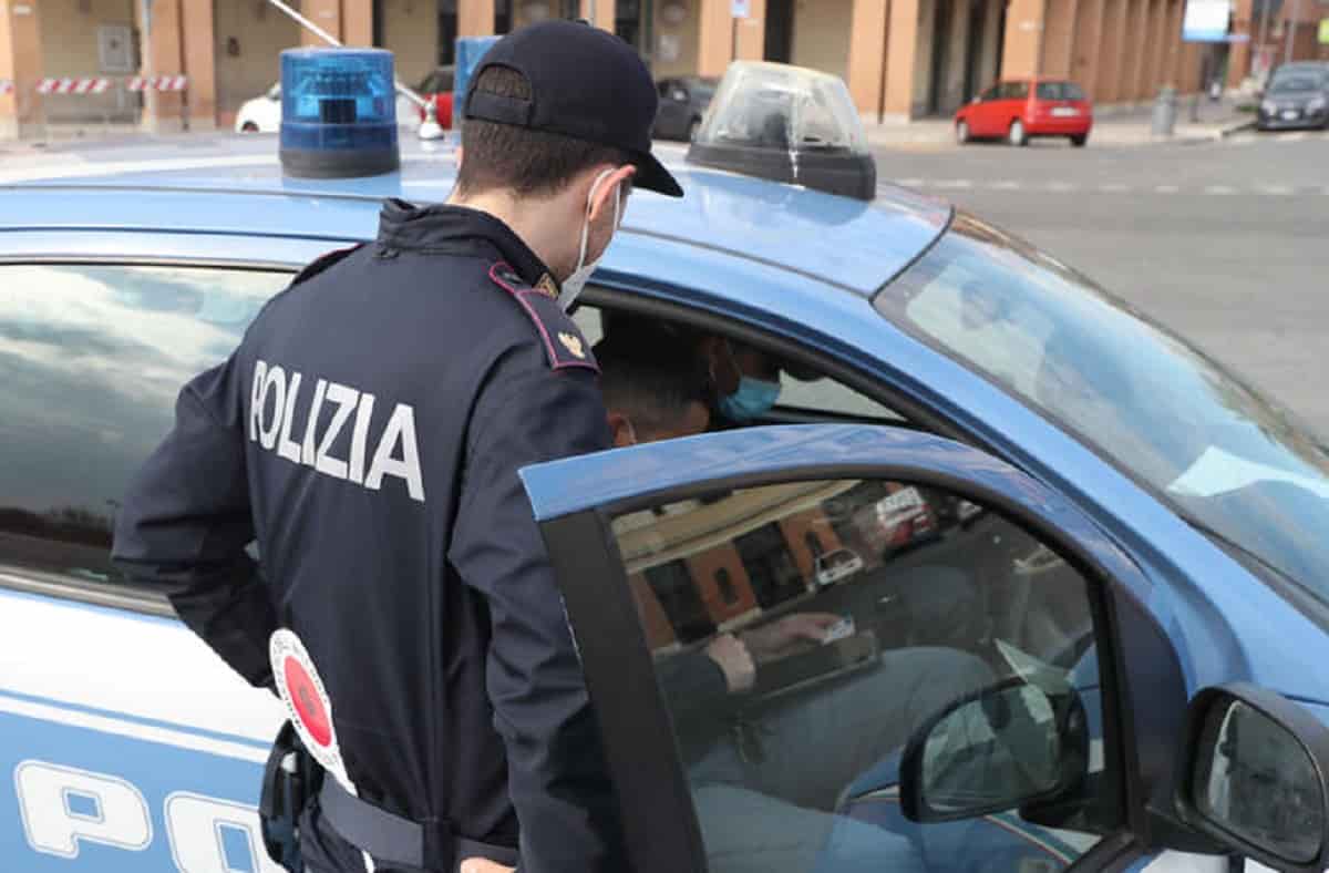 Anzio, 19enne trascinata in un rifugio e violentata. Foto d'archivio Ansa