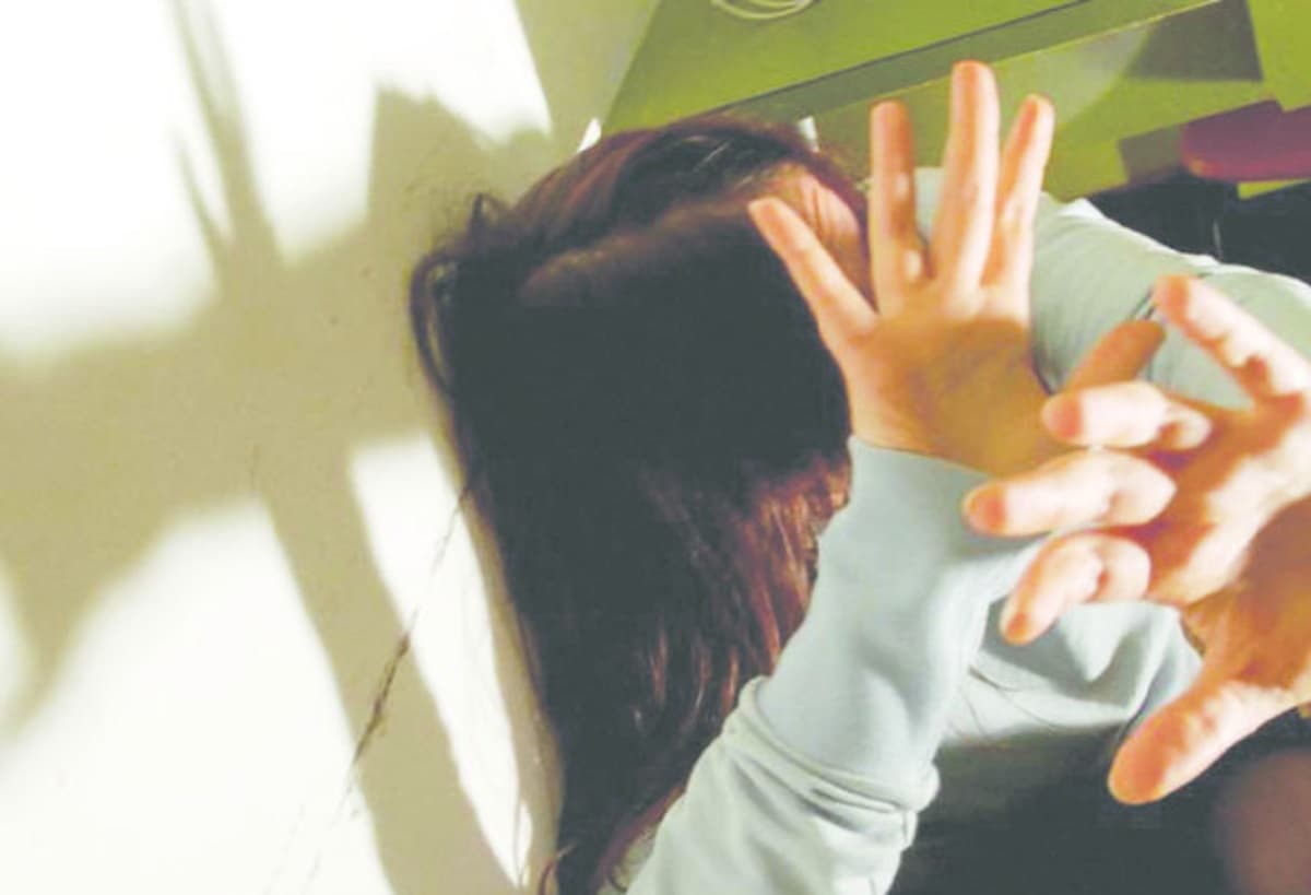 Cameriere violenta collega, foto Ansa