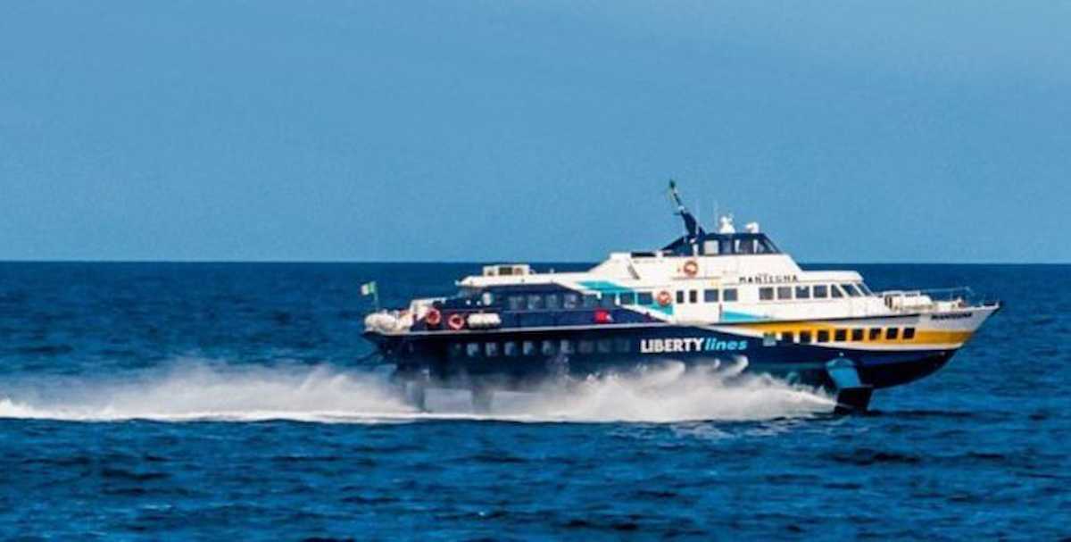 aliscafo si scontra con una barca a vela