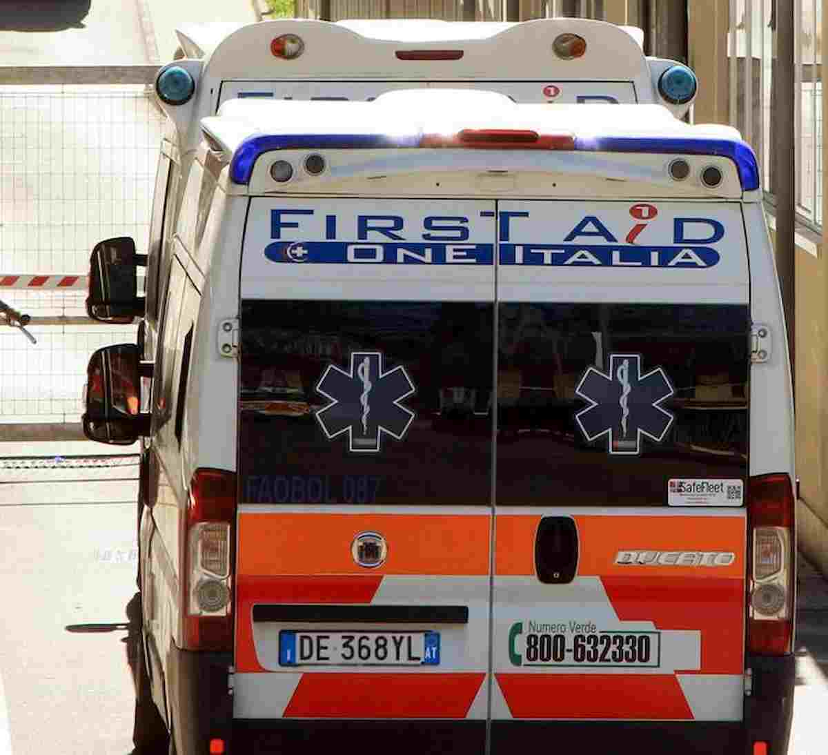 bimba_un_anno_abbandonata_auto