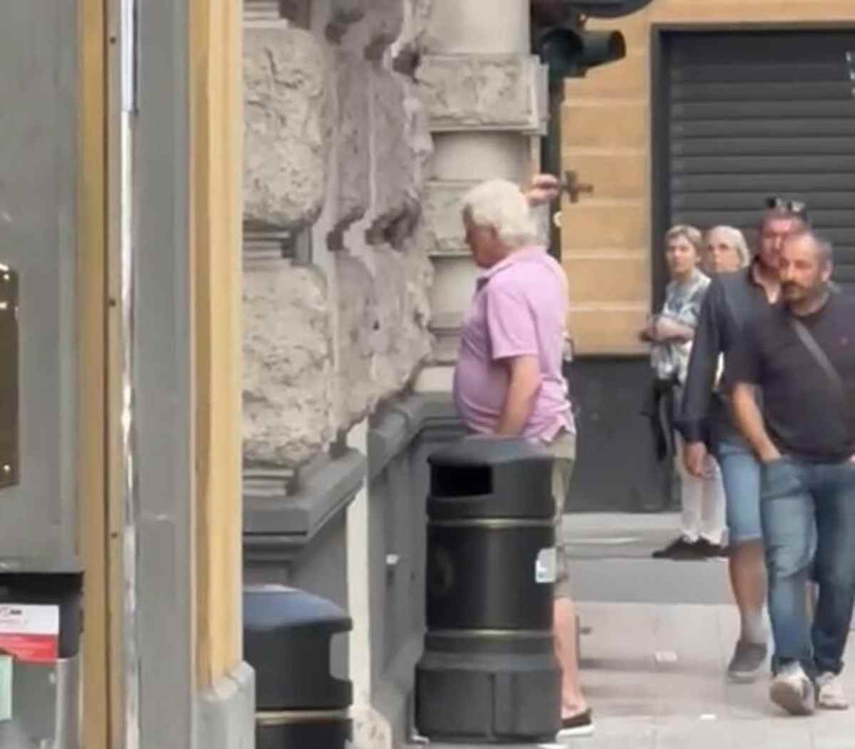 bancomat_distrutto_crocifisso_ansa