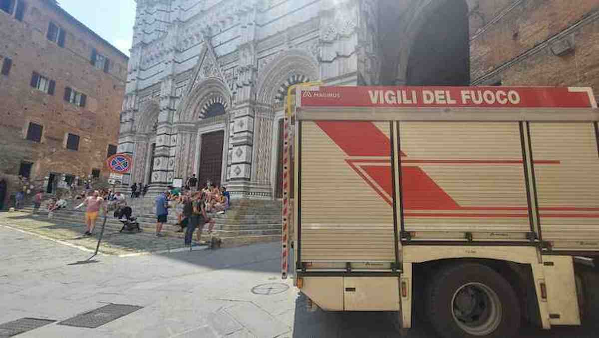 Terremoto a Siena, caduti intonaci del battistero del Duomo. Chiuse al traffico le vie del centro