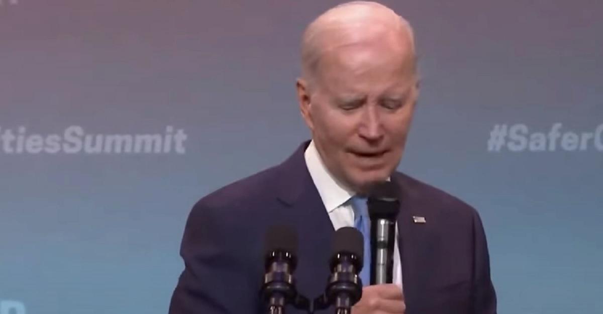 joe_Biden_dio_salvi_la_regina