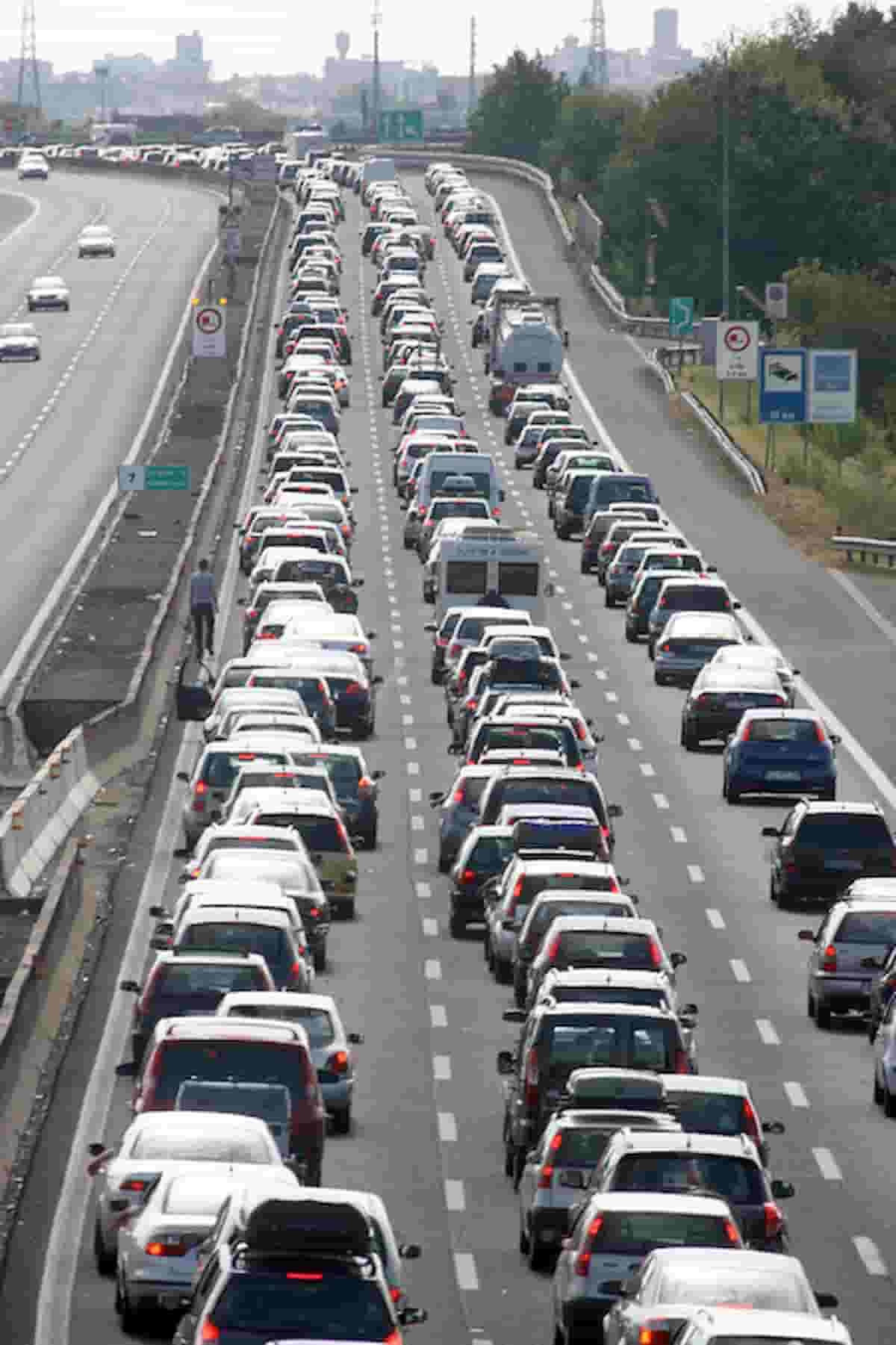 Blocchi al Brennero, code anche di 50-60 km: dal Governo del Tirolo un “dosaggio”, tensioni tra Roma e Vienna