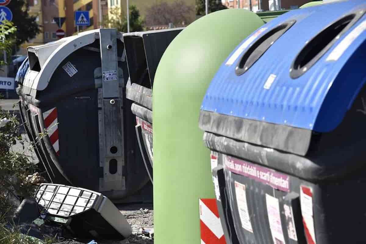 cadavere donna cassonetto primavalle