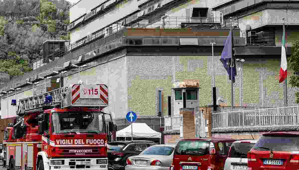 Allarme a Piazzale Clodio: fiamme dagli archivi del tribunale, evacuata una palazzina