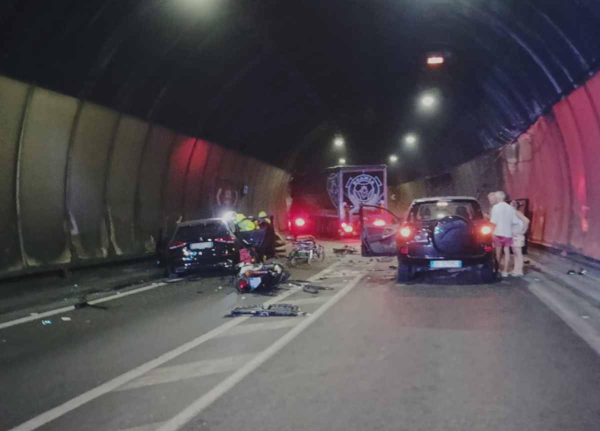 Incidente in galleria a Pisogne lungo la Provinciale del Lago d'Iseo: 3 feriti e lunghe code