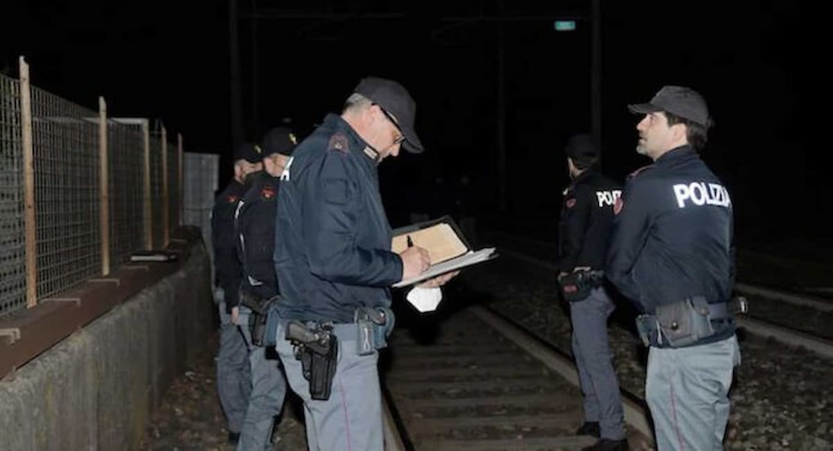 Poliziotti nel mirino: ogni tre ore un agente è aggredito in strada, crescono le aggressioni in carcere
