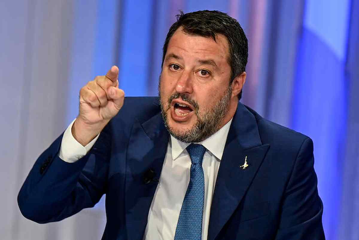 matteo_Salvini_telefonino_guida