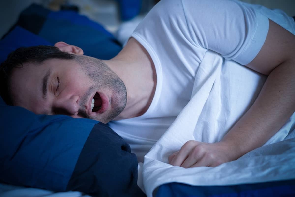 Demenza e sonno: battete le palpedbre dormendo? gridate o scalciate sognando? il disturbo è un segnale d'allarmeDemenza e sonno: battete le palpedbre dormendo? gridate o scalciate sognando? il disturbo è un segnale d'allarme