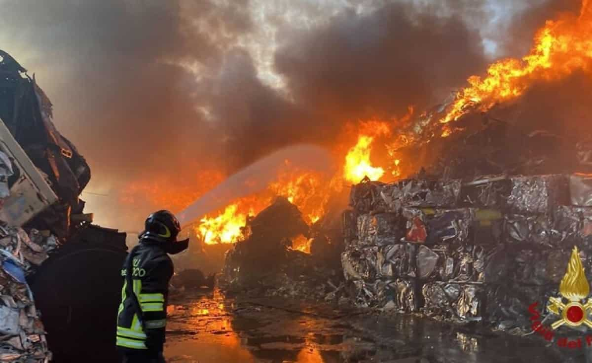 Incendi Palermo, foto Ansa