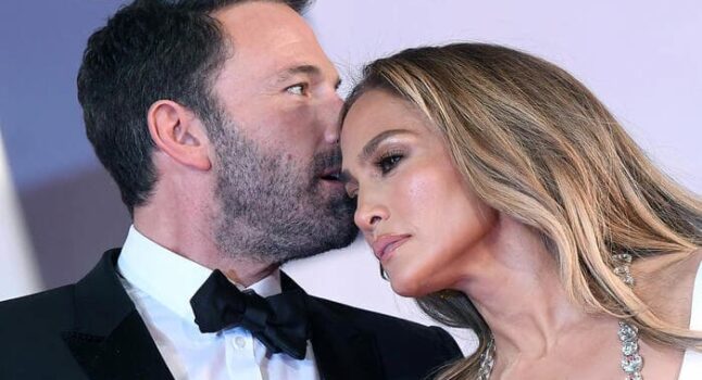 Famiglie moderne allargate: Jennifer Garner, ex moglie di Ben Affleck, con i figli di lei e Jennifer Lopez