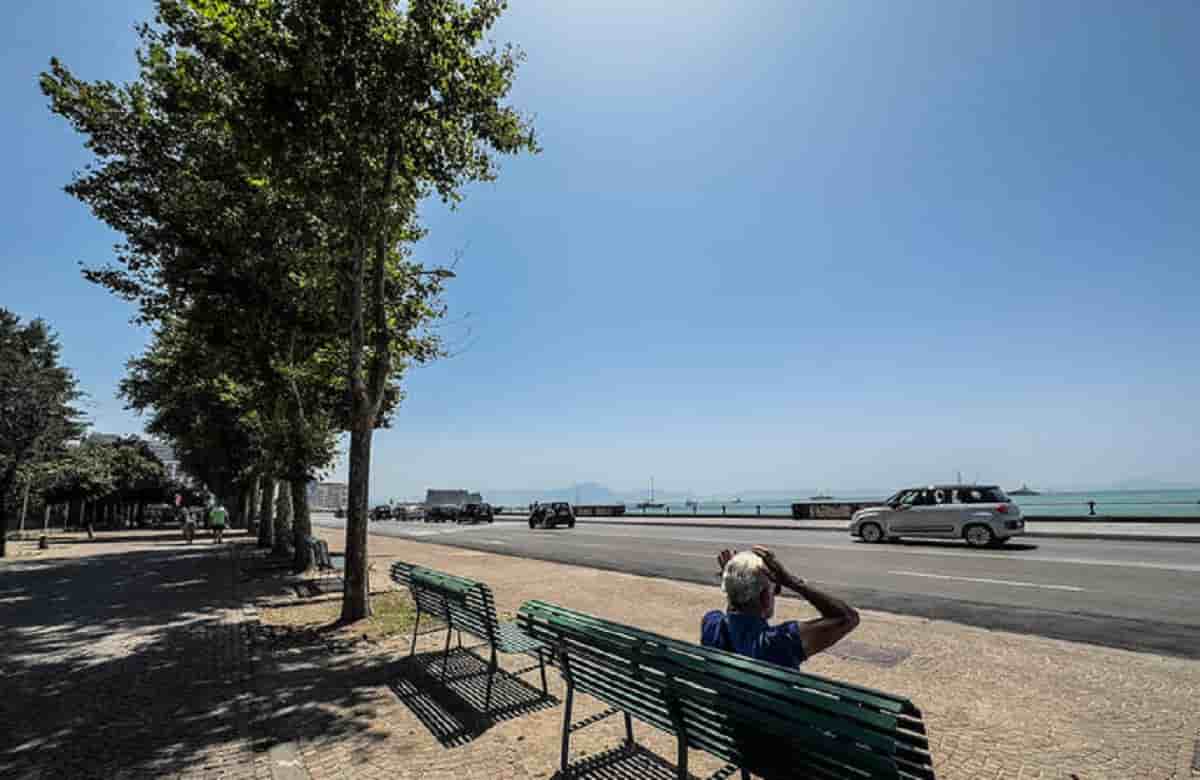 Caldo, oggi bollino rosso in otto città. Foto Ansa