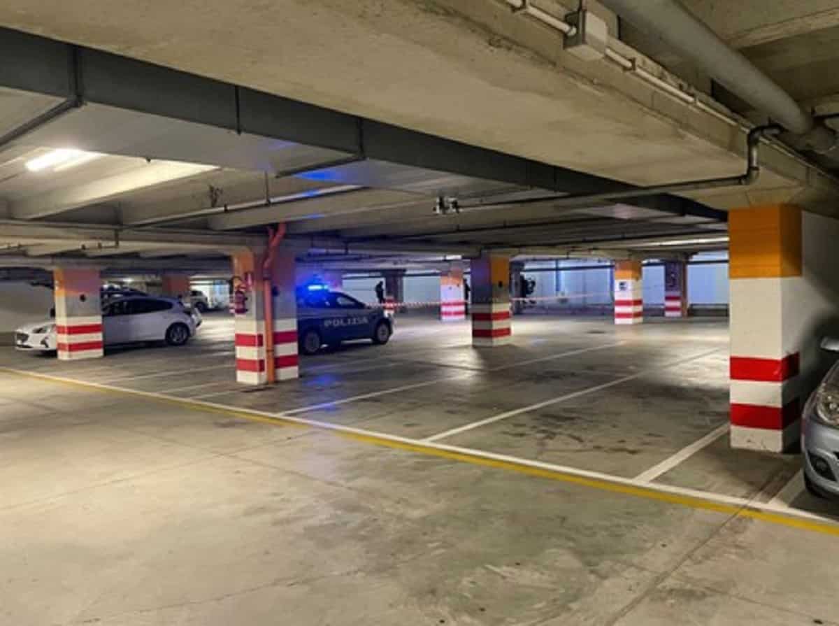 La truffa della monetina caduta a terra, foto Ansa