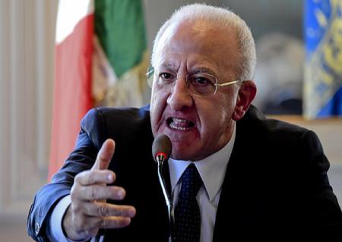 De Luca show, spopola in Rete il siparietto sul ministro Sangiuliano e il treno Roma-Pompei: il testo integrale