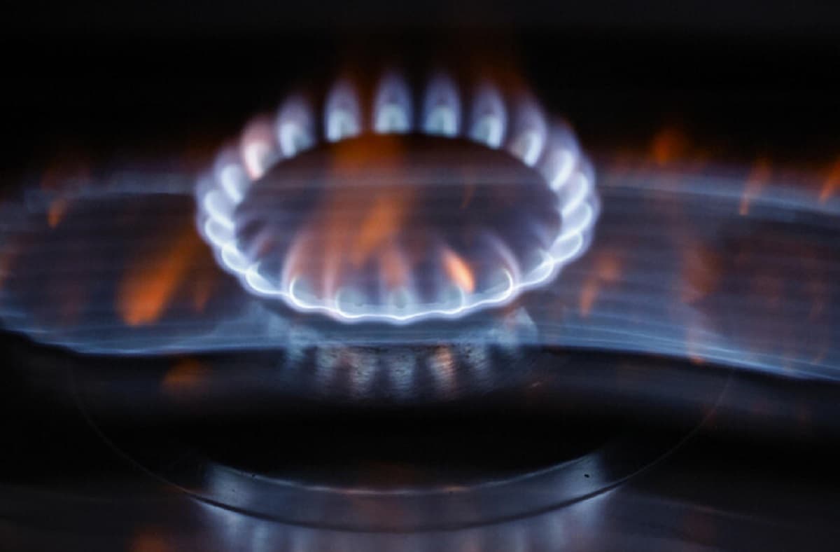 Sgrassatore vicino ai fornelli, foto Ansa