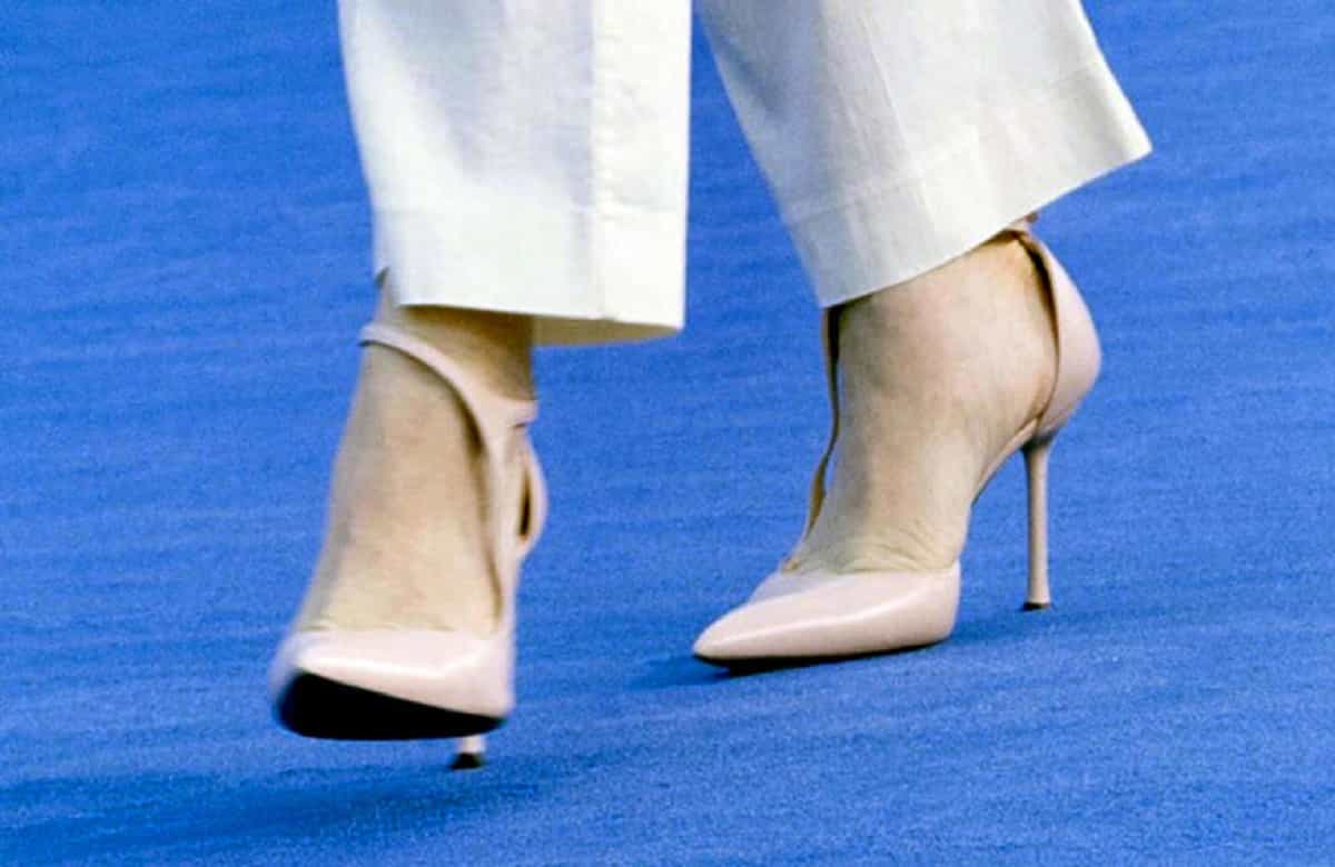 Le scarpe di Giorgia Meloni, foto Ansa