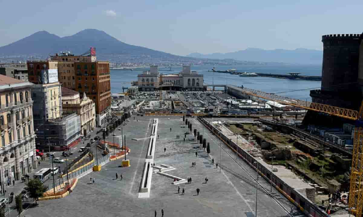 Orrore in crociera, 15enne stuprato da un addetto alle pulizie: i genitori erano scesi per visitare Napoli. Foto d'archivio Ansa