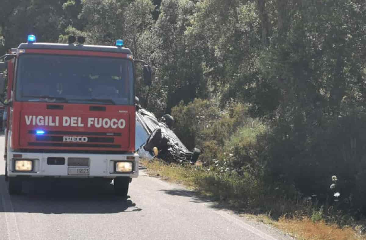 Ha un malore e perde il controllo della macchina. Morta la moglie. La foto Ansa