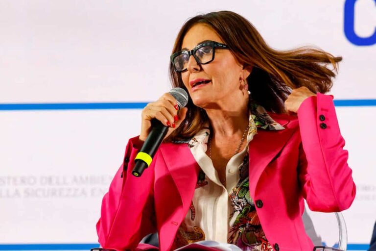 Gorgia Meloni sballottata dalla fronda interna, rinata grazie a Santanché