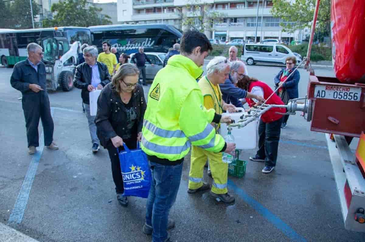 Vasia autobotti, foto Ansa