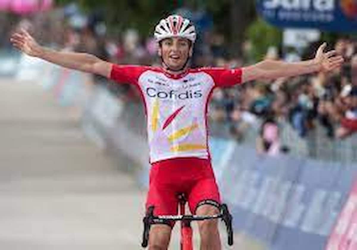 Tour de France, colpaccio di Victor Lafay sul traguardo di San Sebastian. Adam Yates sempre in maglia gialla