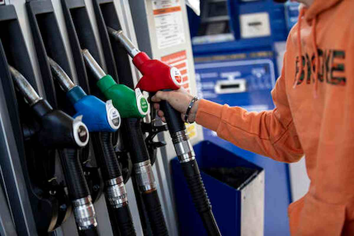 benzina_prezzi_bassi_europa_urso