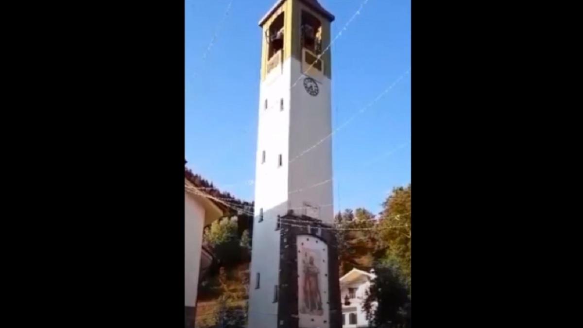 parroco_suona_inno_genoa