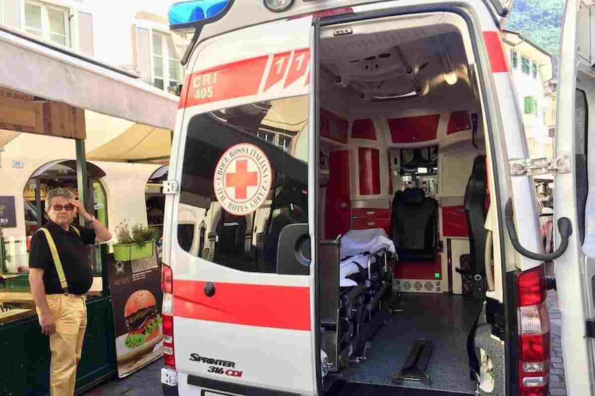 impiglata_capelli_piscina_ansa