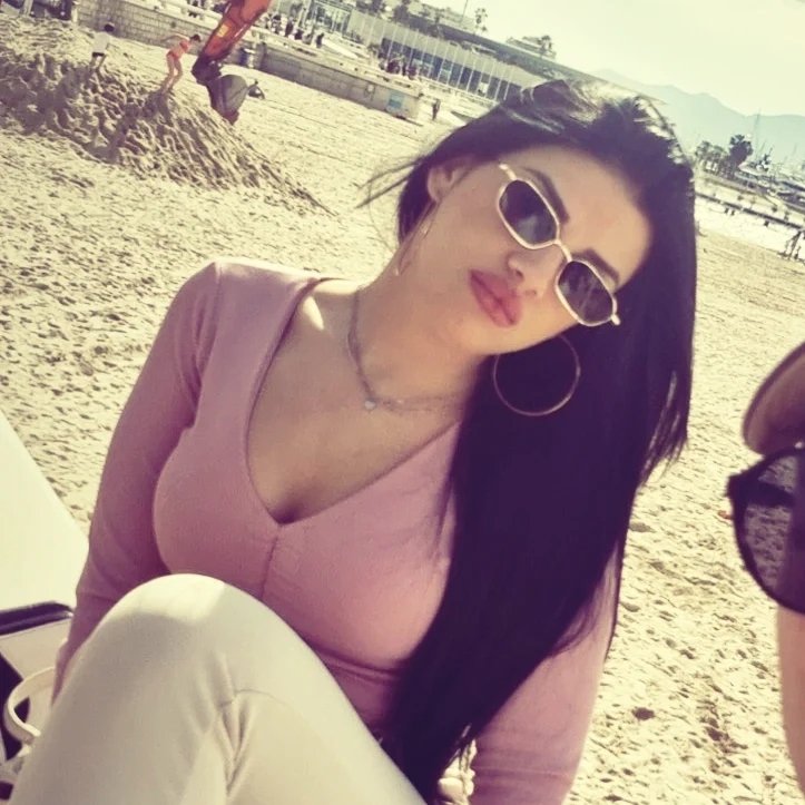 Muore a 21 anni dopo un intervento al seno: "Voleva essere più bella per le nozze"