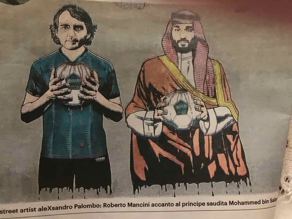 Mancini nella bufera, fulmini sul ct d’Arabia: dalla FIGC che medita un risarcimento ai murales choc di Milano col pallone insanguinato