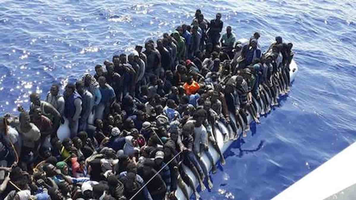 Migranti, linea dura della sinistra in Danimarca sequestrano anche i gioielli: i tedeschi si chiedono se è un modello